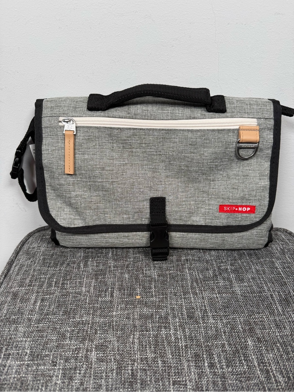 Skip Hop Pronto Signature Portable Baby Diaper Changing Station Clutch